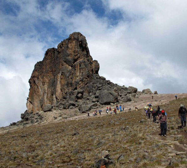hikers-climbing-to-the-lava-tower-209